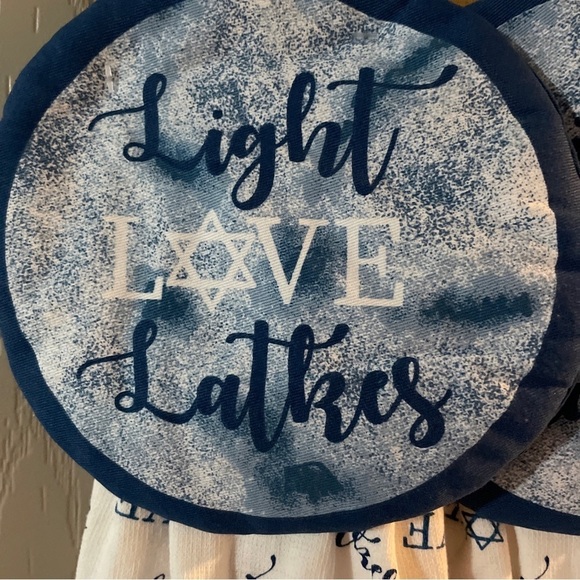 Set of 2 Cuisinart Hanukkah Hanging Kitchen Towel Set - Picture 2 of 3